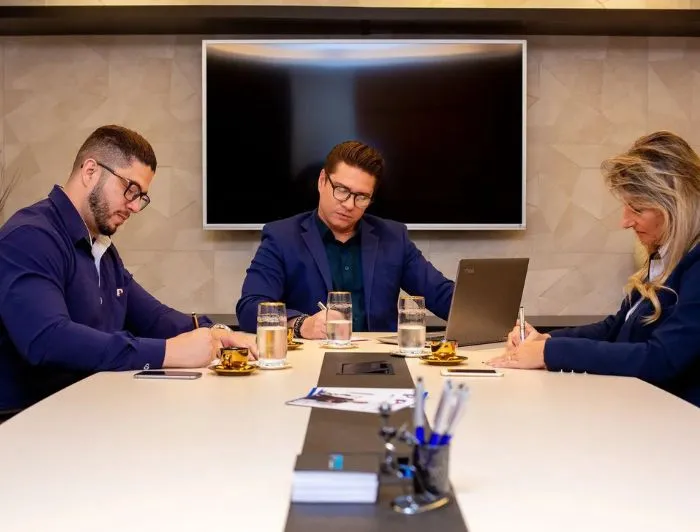 Profissionais da Prestacon em Taguatinga atendendo empresas de Brasília com serviços contábeis